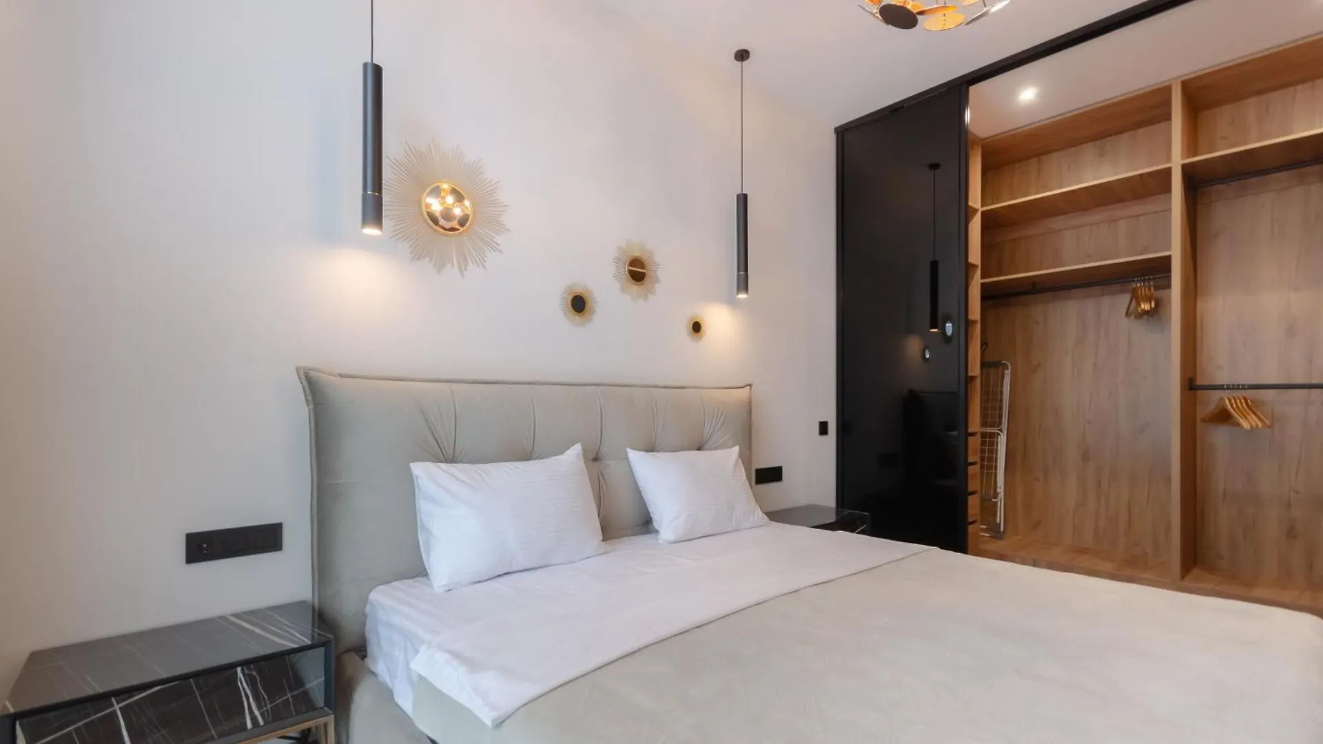 Petrovdom 2-5 New Apartment In Rc Novopecherski Lypky, 19B Andrii Verkhogliad Street Kiev Oekraïne